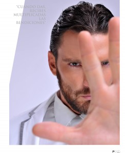 julian gil en Posh Magazine