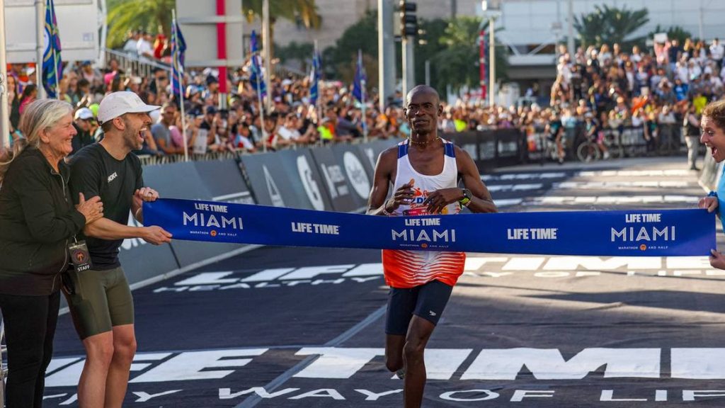 Un par de kenianos se llevan a casa los títulos del  Life Time Maratón de Miami