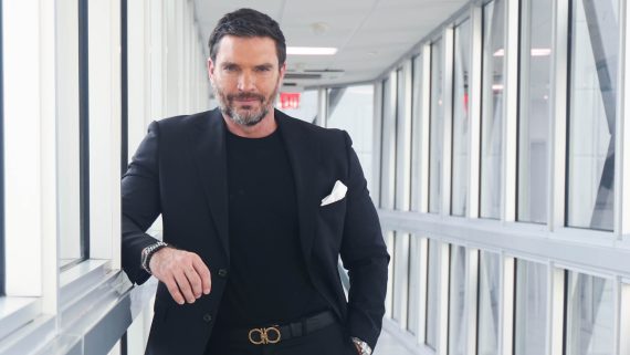 Julian gil-sientese quien pueda-posh magazine